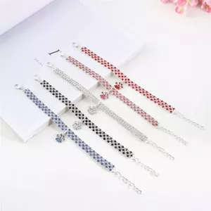Obojek pro domácí zvířata s diamanty - elastický náhrdelník pro kočky a psy, velikost M (bílý)